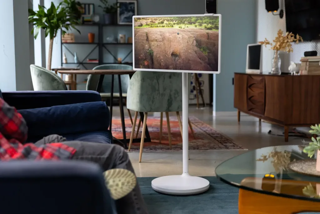 What is the best portable smart TV for travel? | Yoda